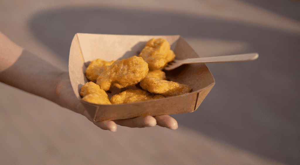 Почему стоит купить бумажные тарелки оптом